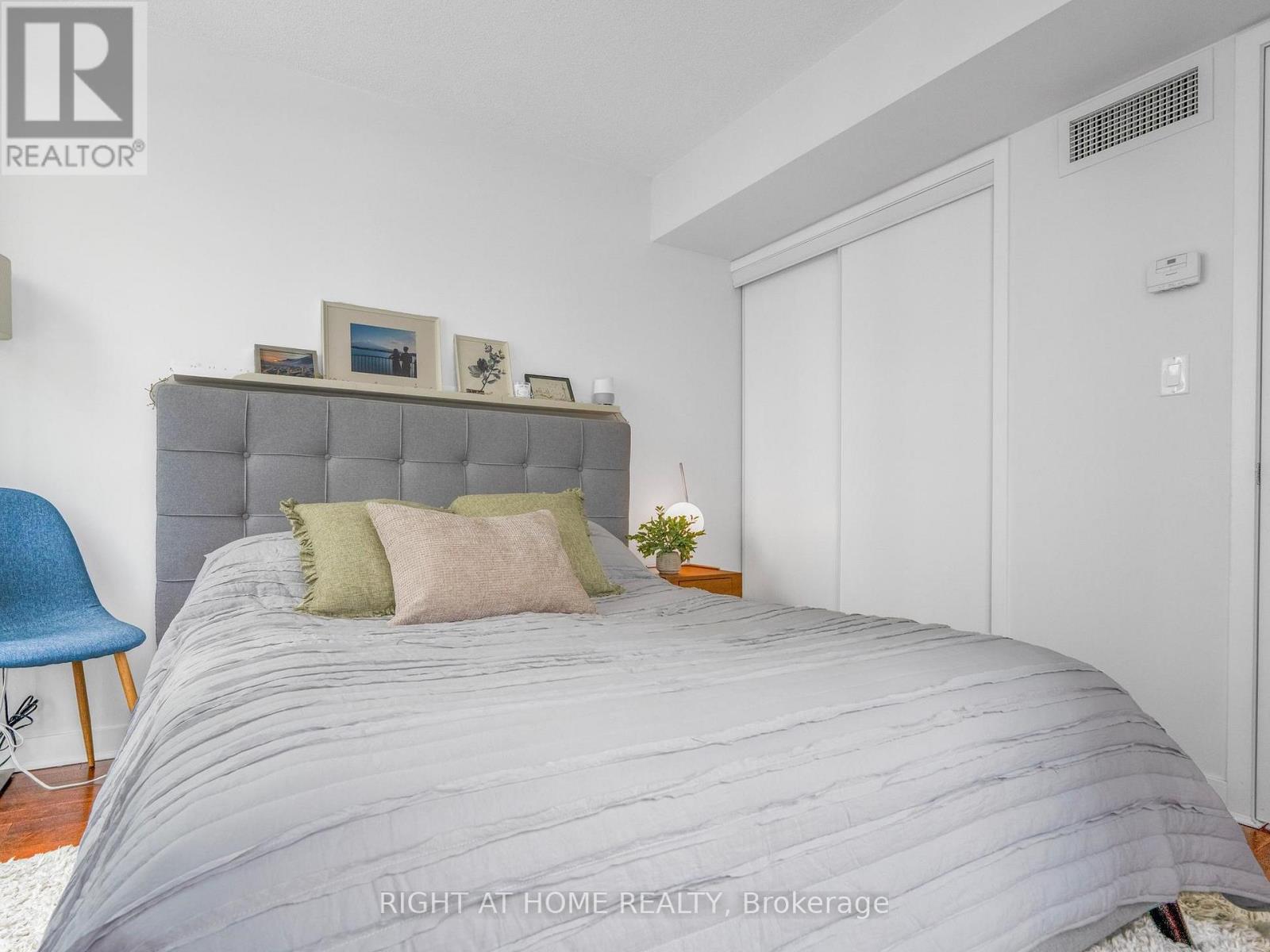 1706 - 11 Brunel Court, Toronto, Ontario  M5V 3Y3 - Photo 21 - C12709796