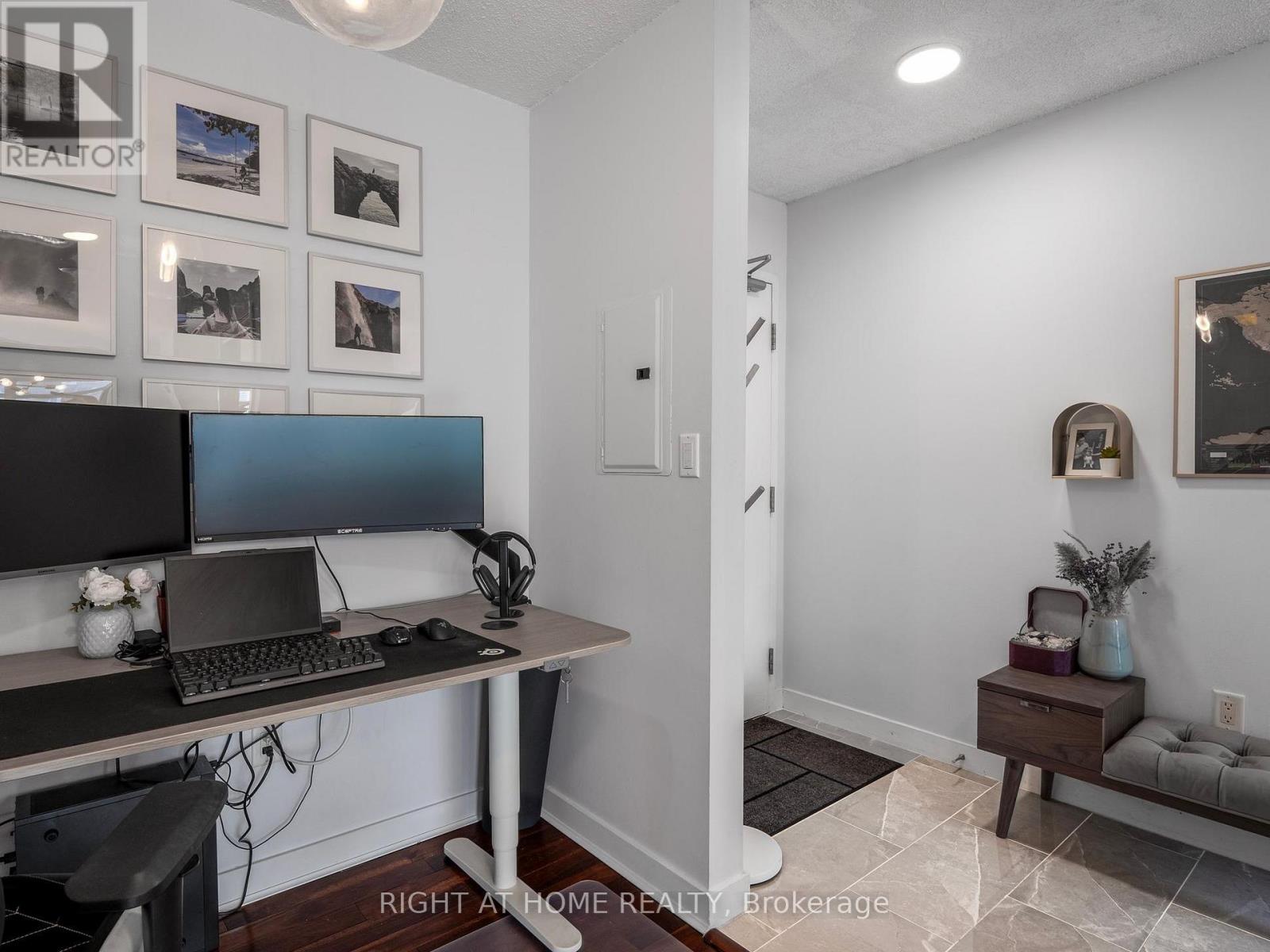 1706 - 11 Brunel Court, Toronto, Ontario  M5V 3Y3 - Photo 24 - C12709796