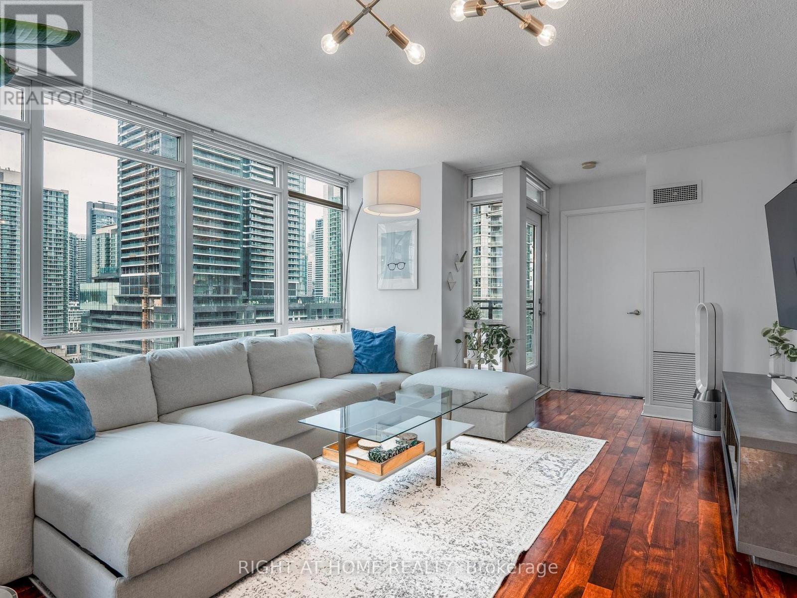 1706 - 11 Brunel Court, Toronto, Ontario  M5V 3Y3 - Photo 3 - C12709796