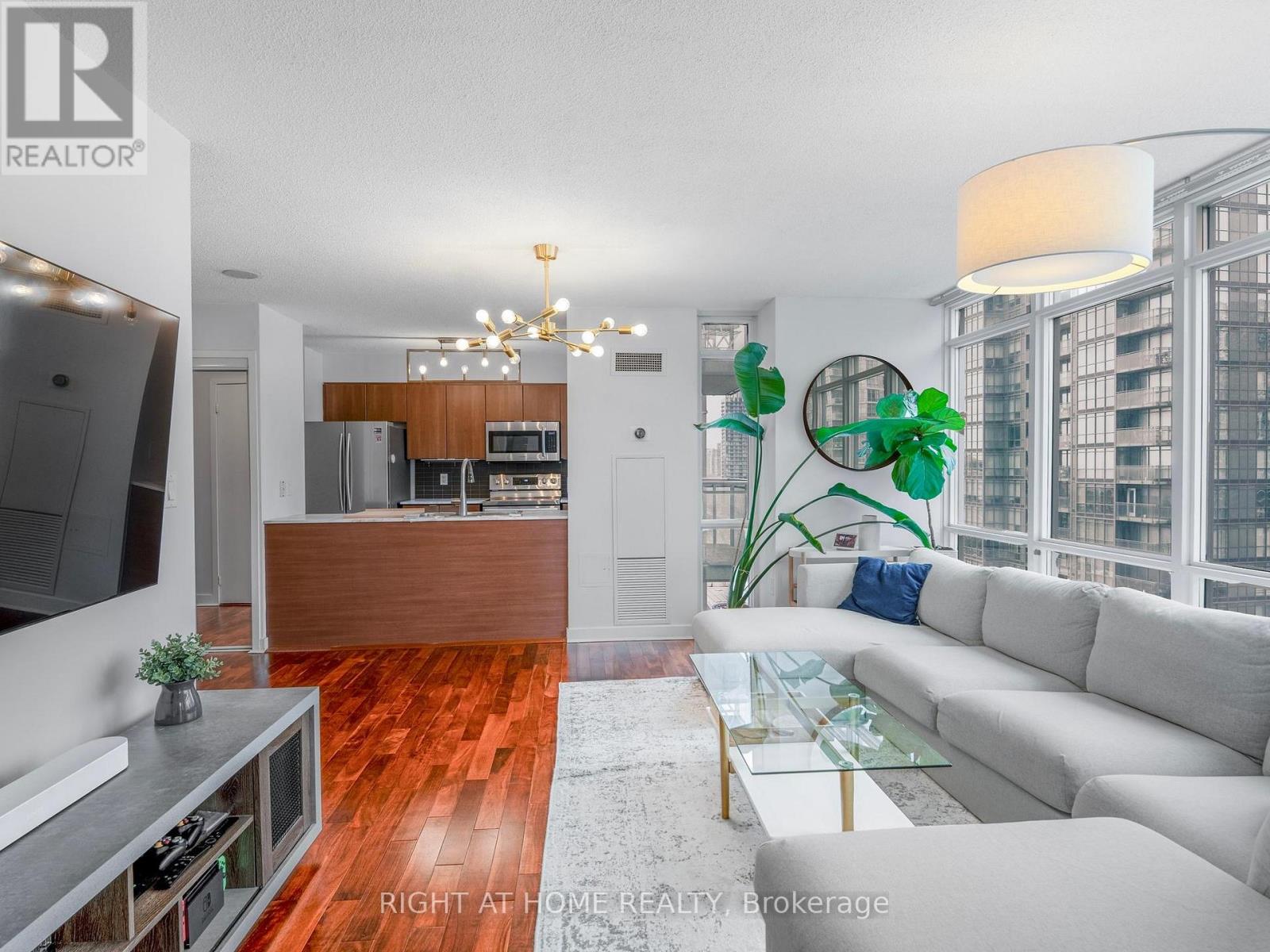 1706 - 11 Brunel Court, Toronto, Ontario  M5V 3Y3 - Photo 4 - C12709796