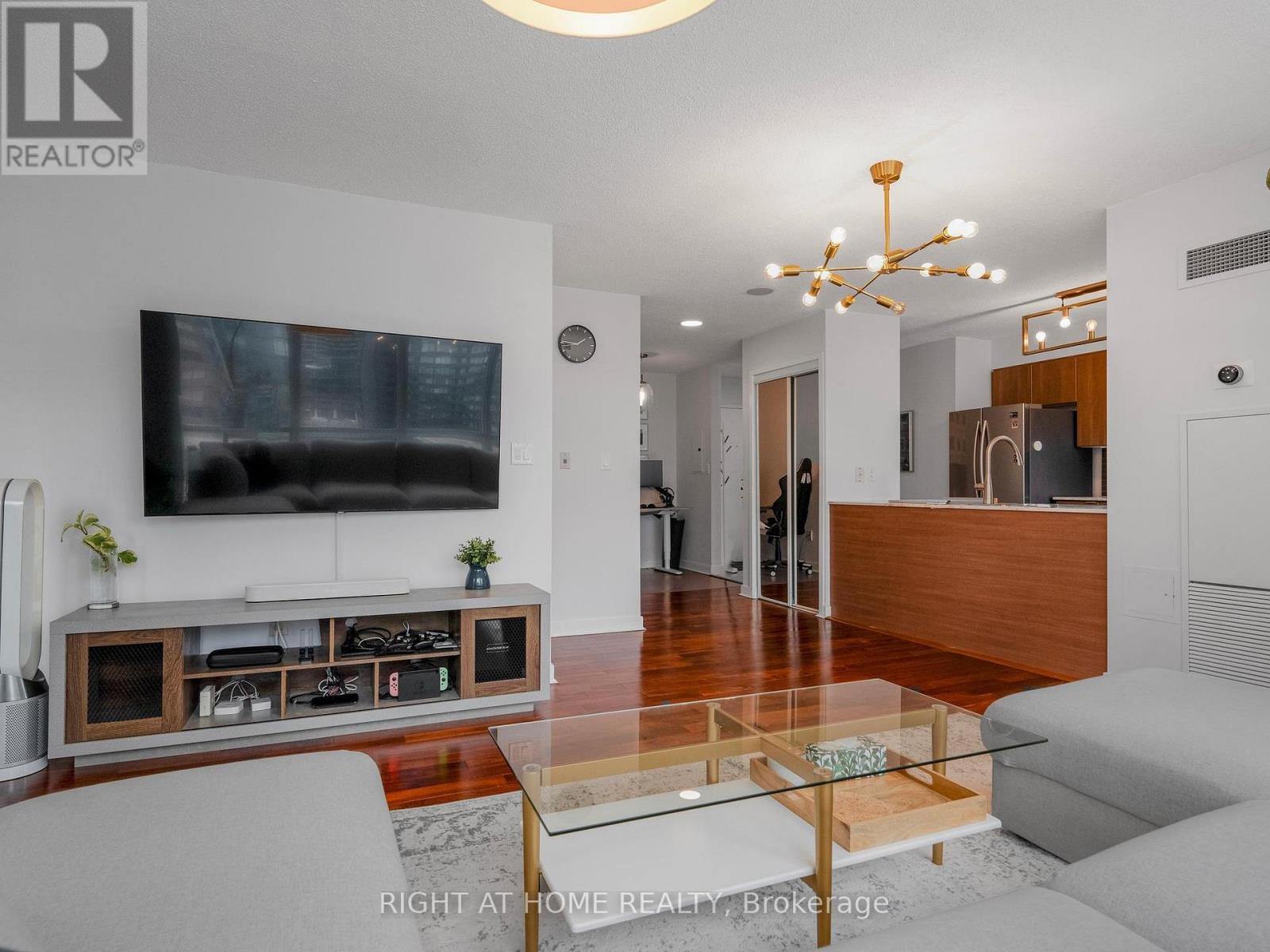 1706 - 11 Brunel Court, Toronto, Ontario  M5V 3Y3 - Photo 5 - C12709796