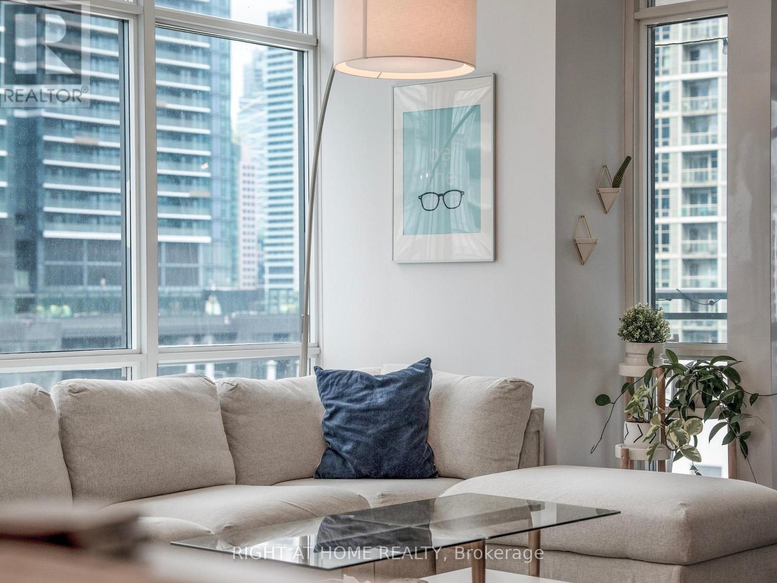 1706 - 11 Brunel Court, Toronto, Ontario  M5V 3Y3 - Photo 8 - C12709796