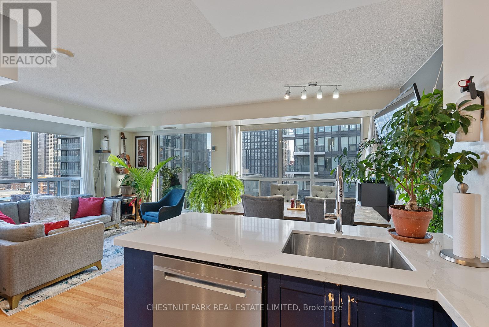 1404 - 76 SHUTER STREET, Toronto, Ontario