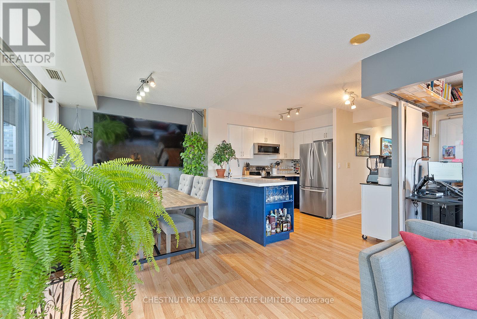 1404 - 76 Shuter Street, Toronto, Ontario  M5B 1B4 - Photo 13 - C12709870