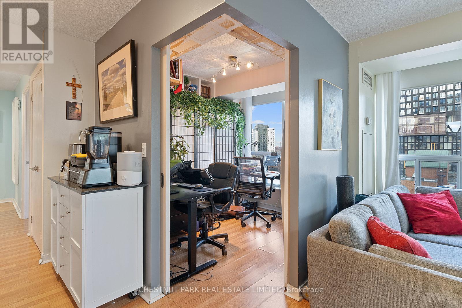 1404 - 76 Shuter Street, Toronto, Ontario  M5B 1B4 - Photo 18 - C12709870