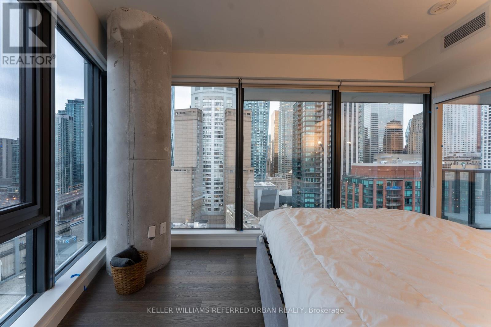 1705 - 2a Church Street, Toronto, Ontario  M5E 0E1 - Photo 4 - C12709884