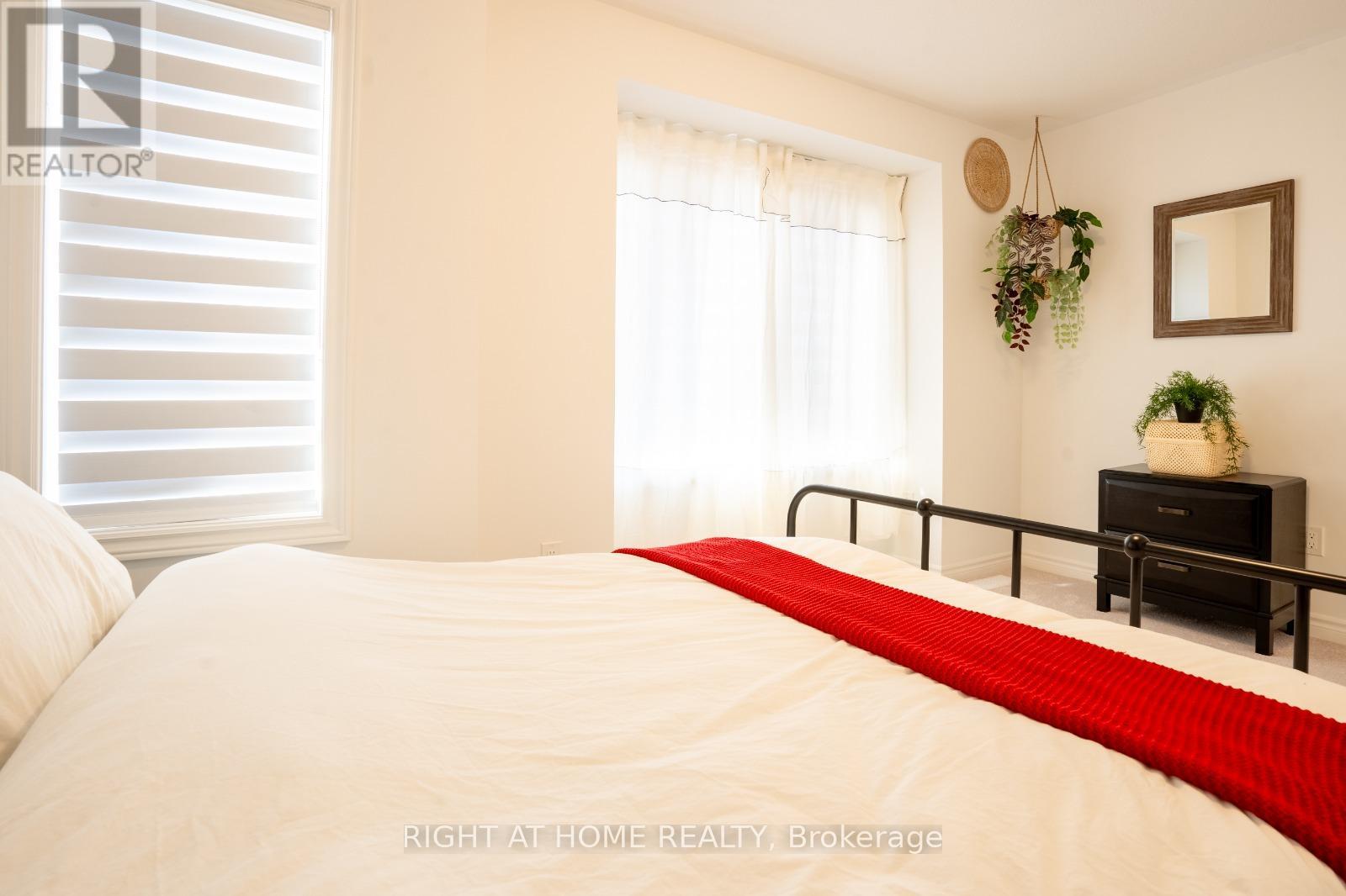 777 Eddystone Path, Oshawa, Ontario  L1H 0A7 - Photo 1 - E12709820