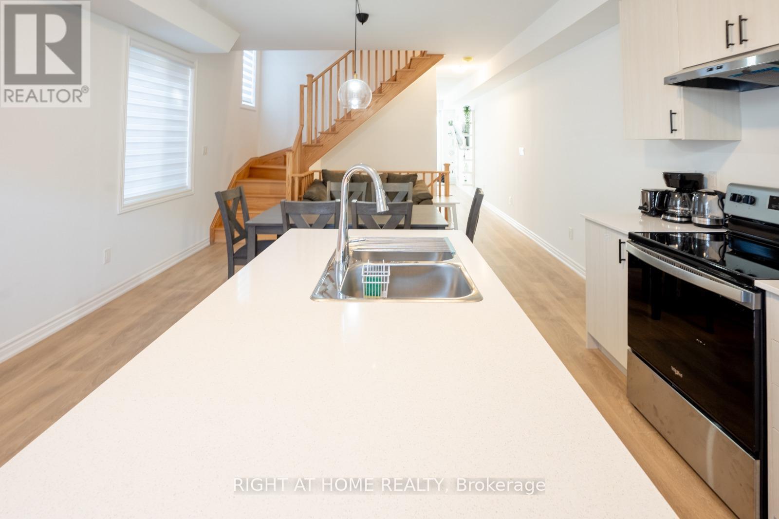 777 Eddystone Path, Oshawa, Ontario  L1H 0A7 - Photo 10 - E12709820