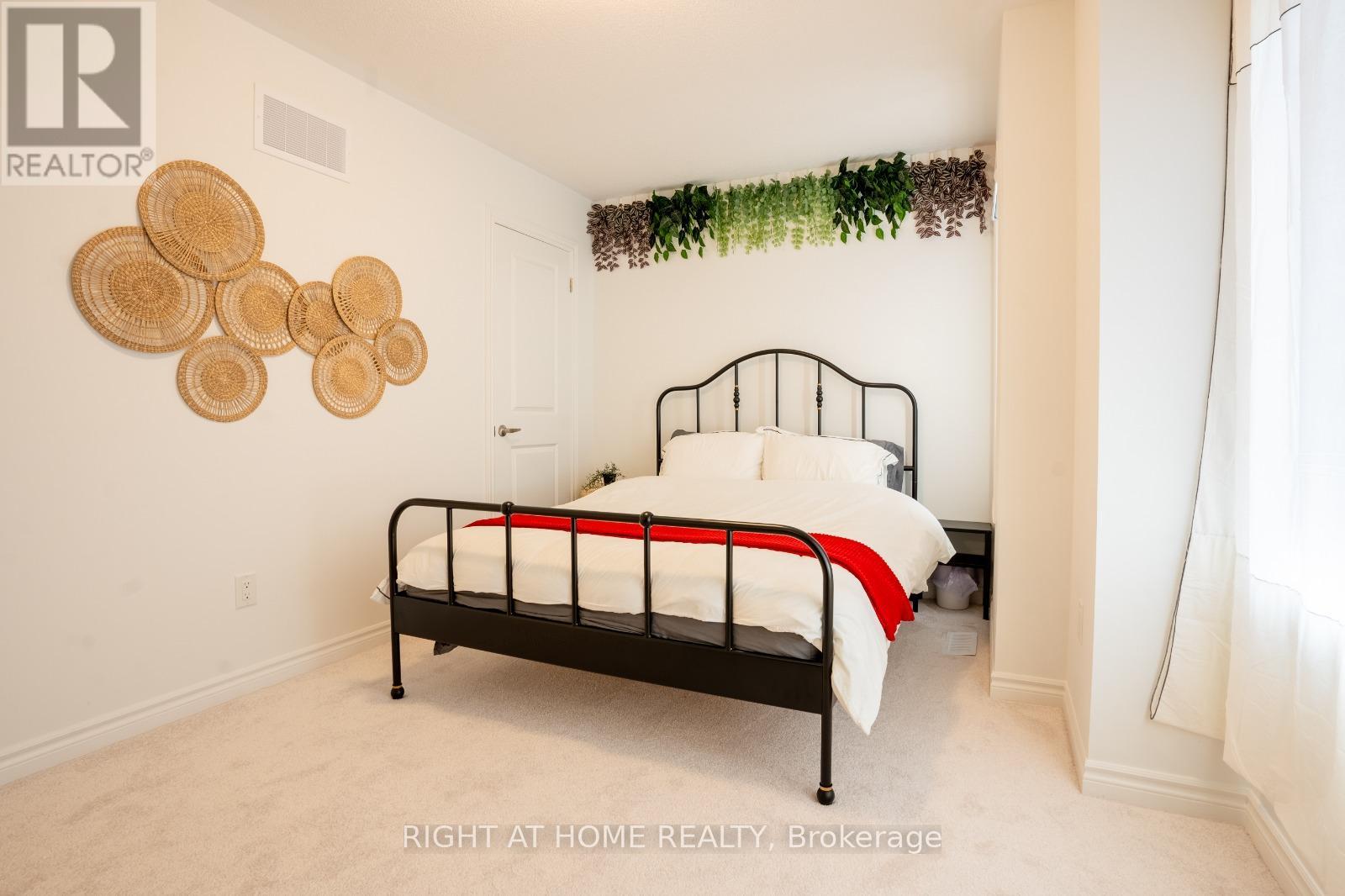 777 Eddystone Path, Oshawa, Ontario  L1H 0A7 - Photo 4 - E12709820