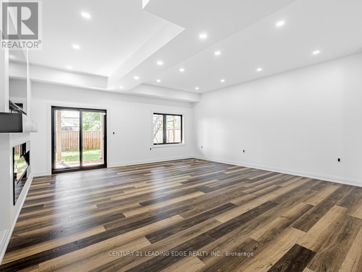 48b Maybourne Avenue, Toronto, Ontario  M1L 2V9 - Photo 5 - E12709874