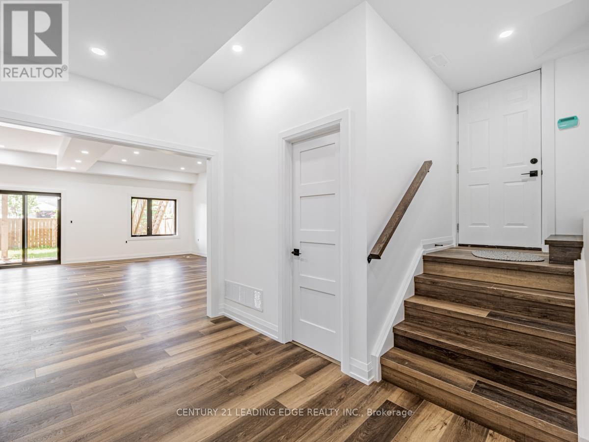 48b Maybourne Avenue, Toronto, Ontario  M1L 2V9 - Photo 6 - E12709874