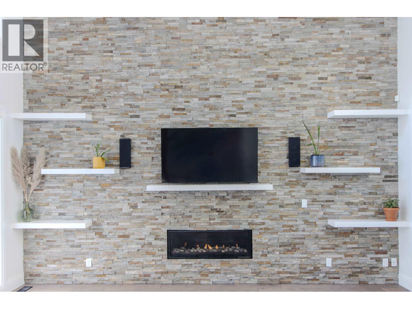 2237 Windsail Place, Squamish, British Columbia  V8B 0T6 - Photo 10 - R3080598