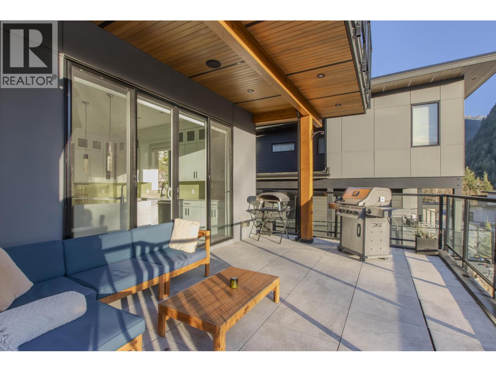 2237 Windsail Place, Squamish, British Columbia  V8B 0T6 - Photo 18 - R3080598