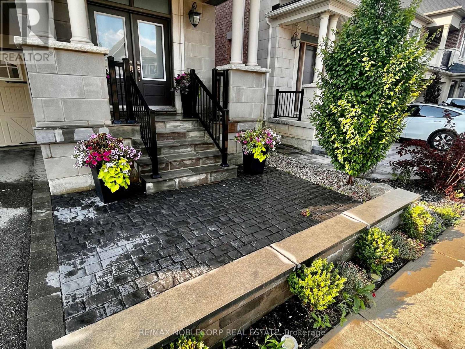 80 Pierre Berton Boulevard, Vaughan, Ontario  L4H 4V3 - Photo 2 - N12709780