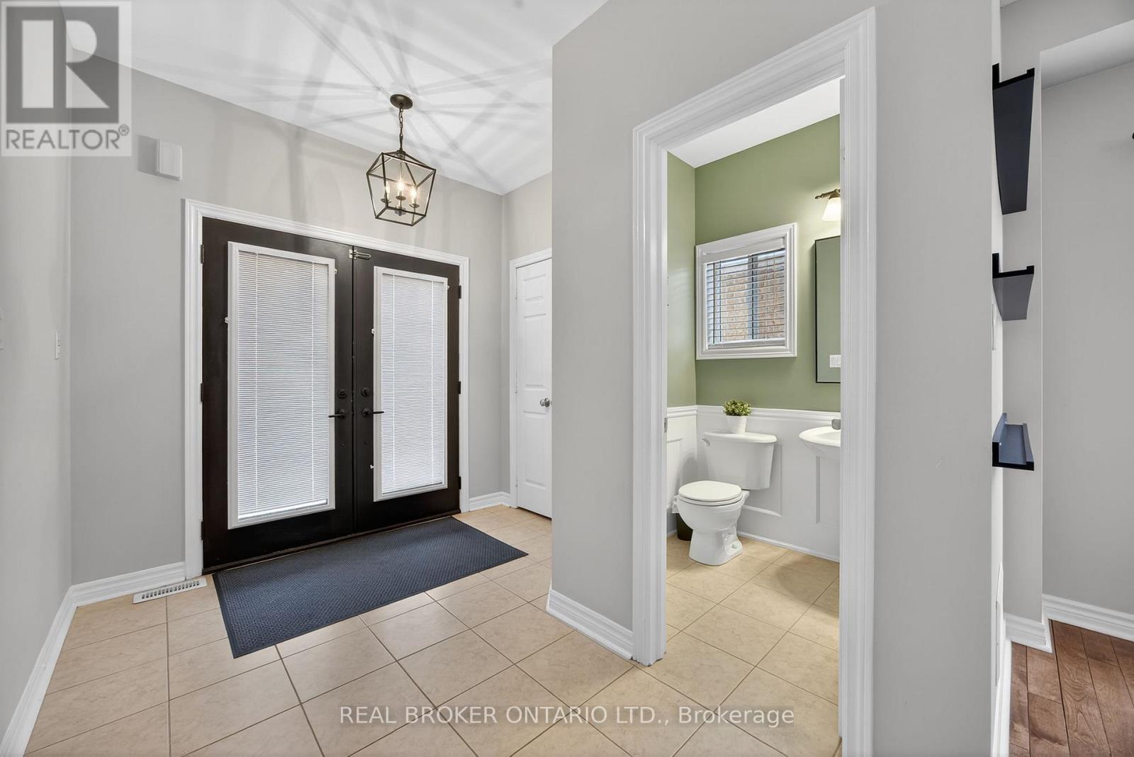 144 Sovereign's Gate, Barrie, Ontario  L4M 0A3 - Photo 4 - S12709830