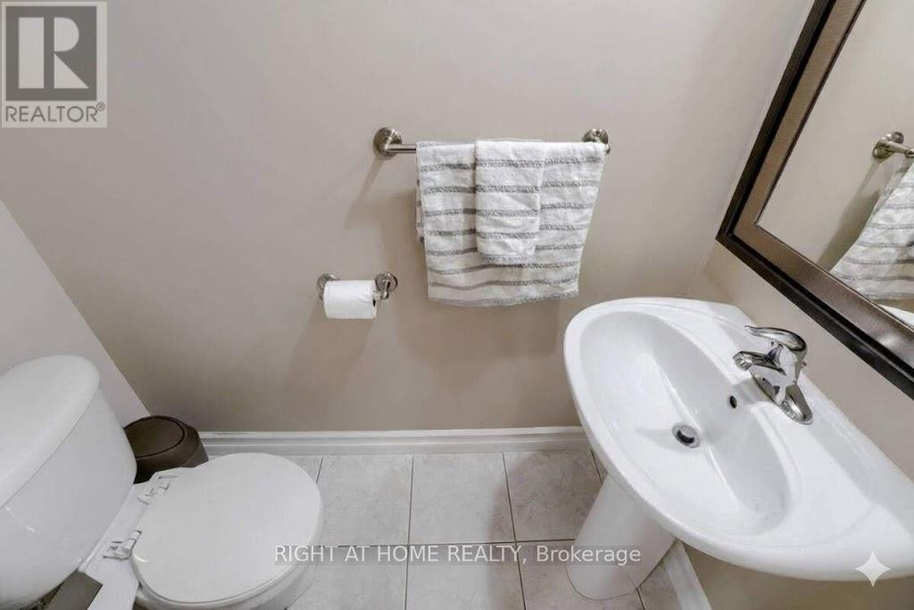 741 Maxman Street, Mississauga, Ontario  L5R 0B3 - Photo 11 - W12709766