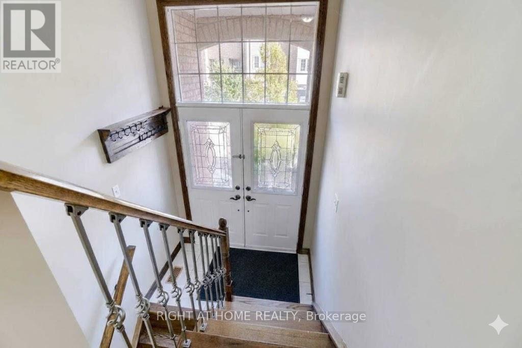 741 Maxman Street, Mississauga, Ontario  L5R 0B3 - Photo 3 - W12709766