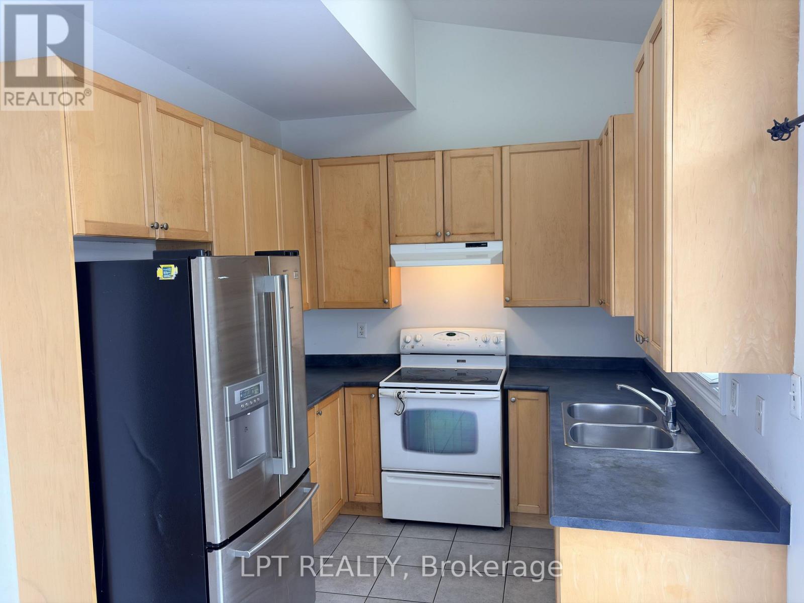 38 Silent Pond Crescent, Brampton, Ontario  L6V 4R6 - Photo 5 - W12709782