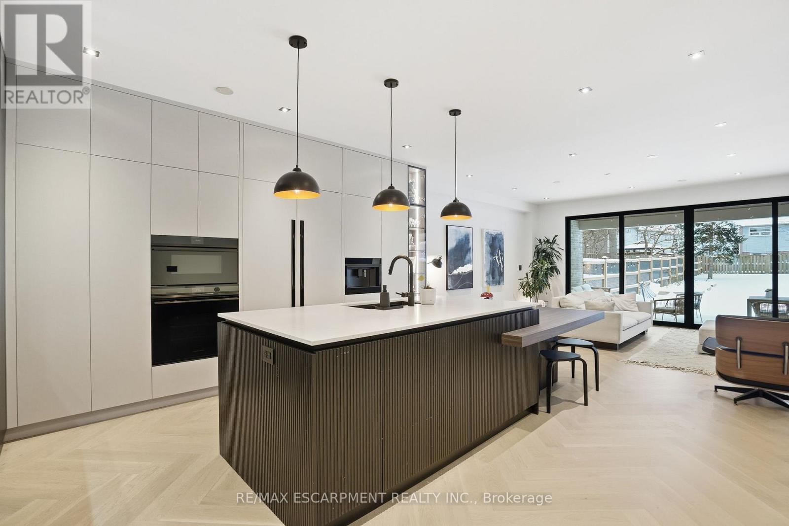 20b Broadview Avenue, Mississauga, Ontario  L5H 2S8 - Photo 10 - W12709856