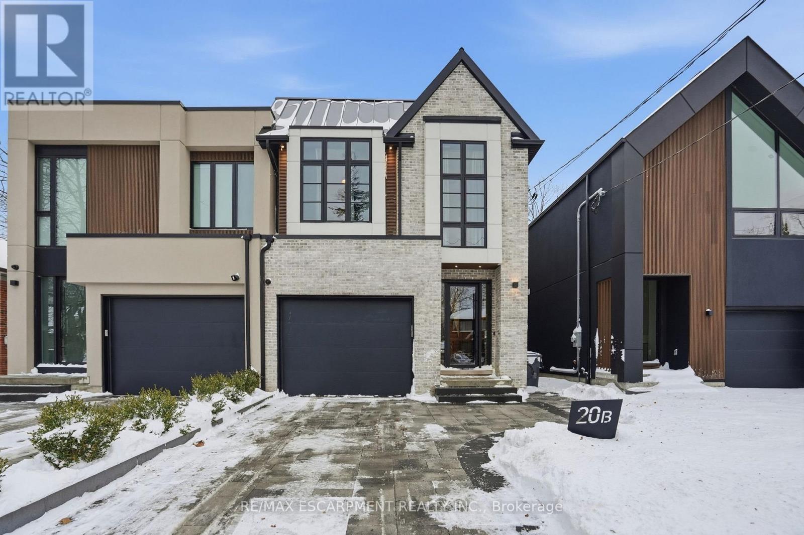 20b Broadview Avenue, Mississauga, Ontario  L5H 2S8 - Photo 2 - W12709856