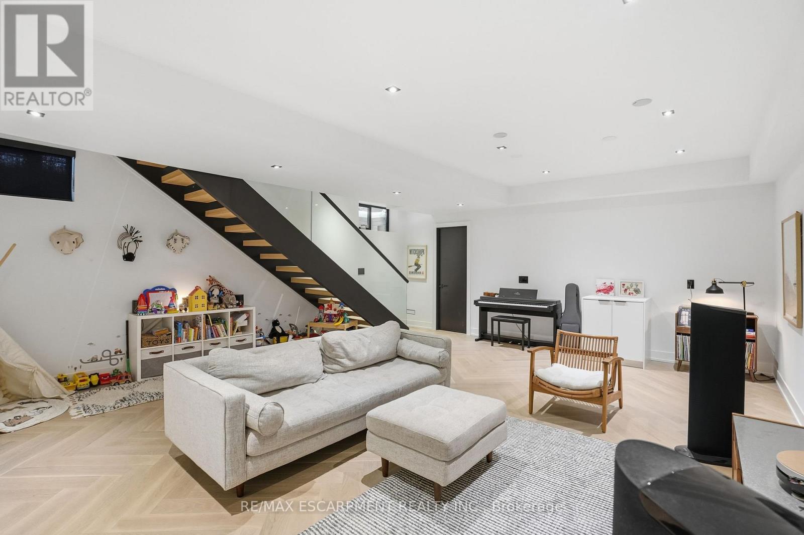 20b Broadview Avenue, Mississauga, Ontario  L5H 2S8 - Photo 21 - W12709856