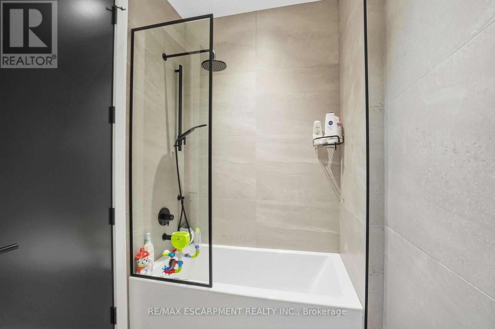 20b Broadview Avenue, Mississauga, Ontario  L5H 2S8 - Photo 38 - W12709856