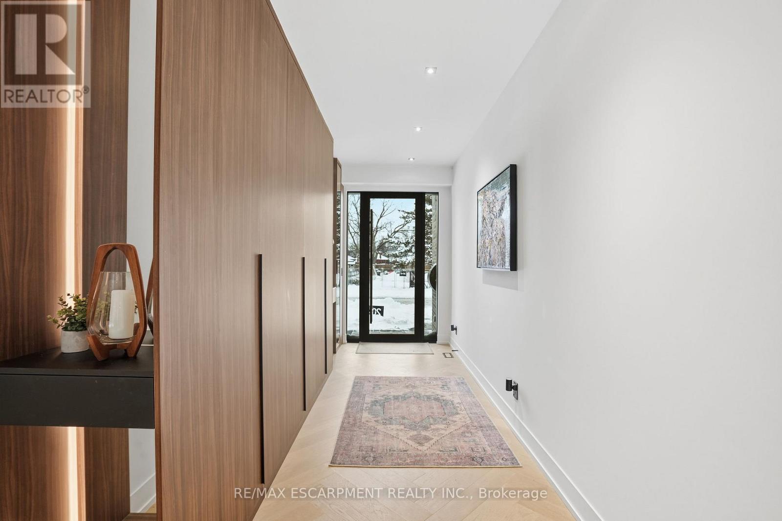 20b Broadview Avenue, Mississauga, Ontario  L5H 2S8 - Photo 6 - W12709856