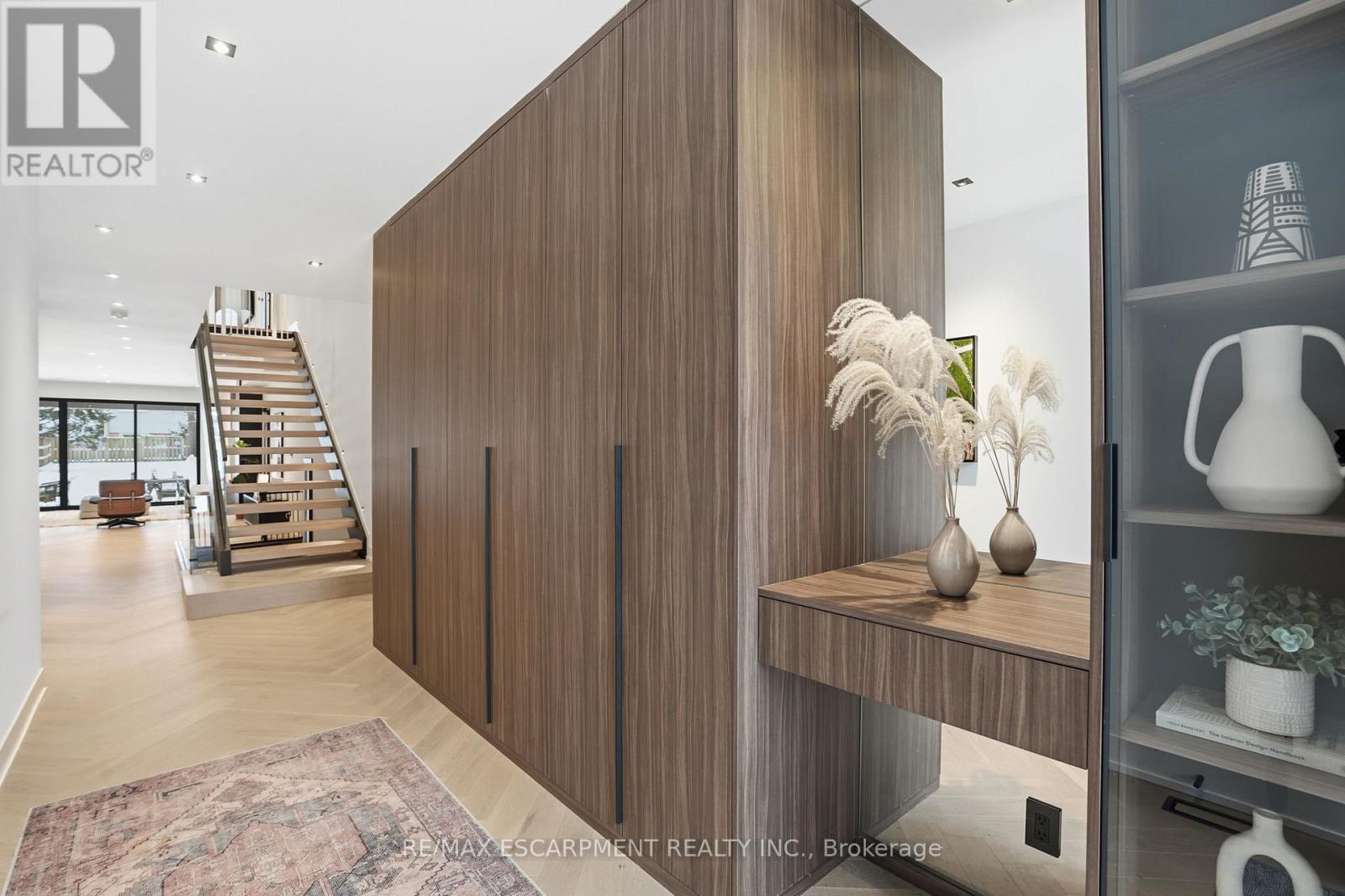 20b Broadview Avenue, Mississauga, Ontario  L5H 2S8 - Photo 7 - W12709856