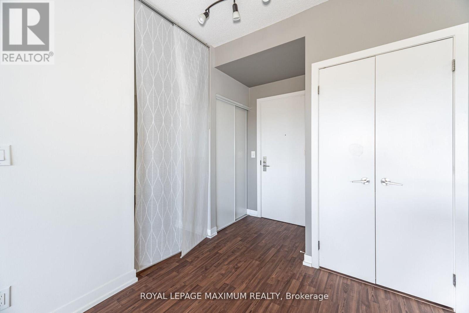 511 - 5101 Dundas Street W, Toronto, Ontario  M9A 5G8 - Photo 3 - W12709858