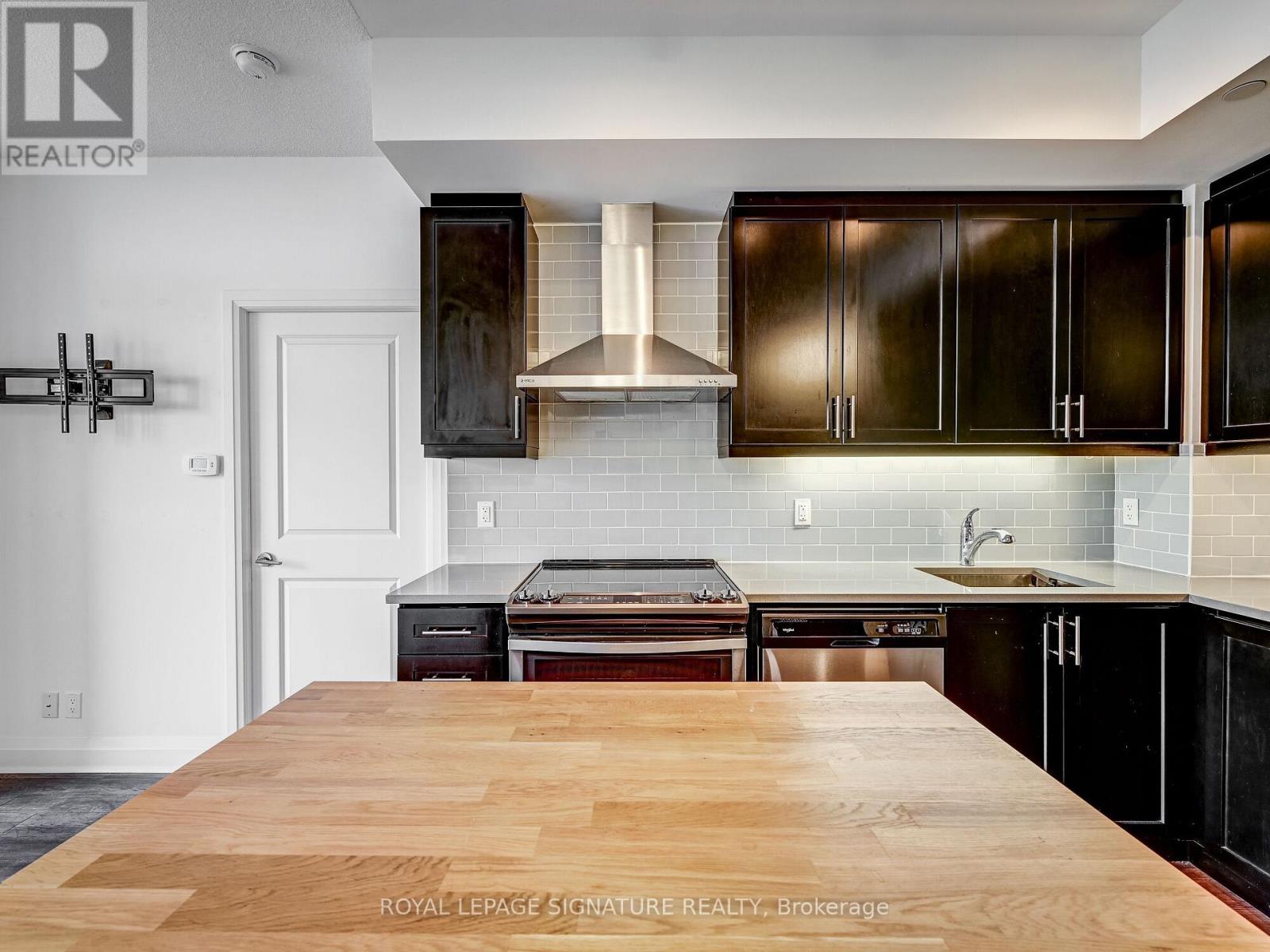 909 - 17 Zorra Street, Toronto, Ontario  M8Z 0C8 - Photo 10 - W12709872