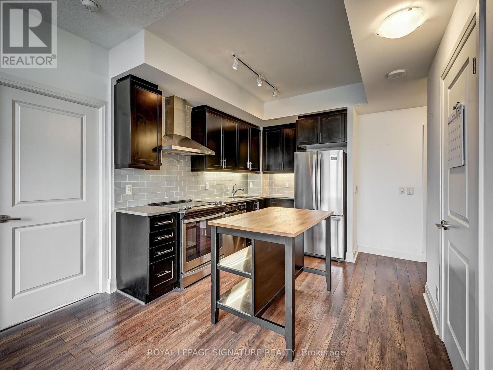 909 - 17 Zorra Street, Toronto, Ontario  M8Z 0C8 - Photo 11 - W12709872