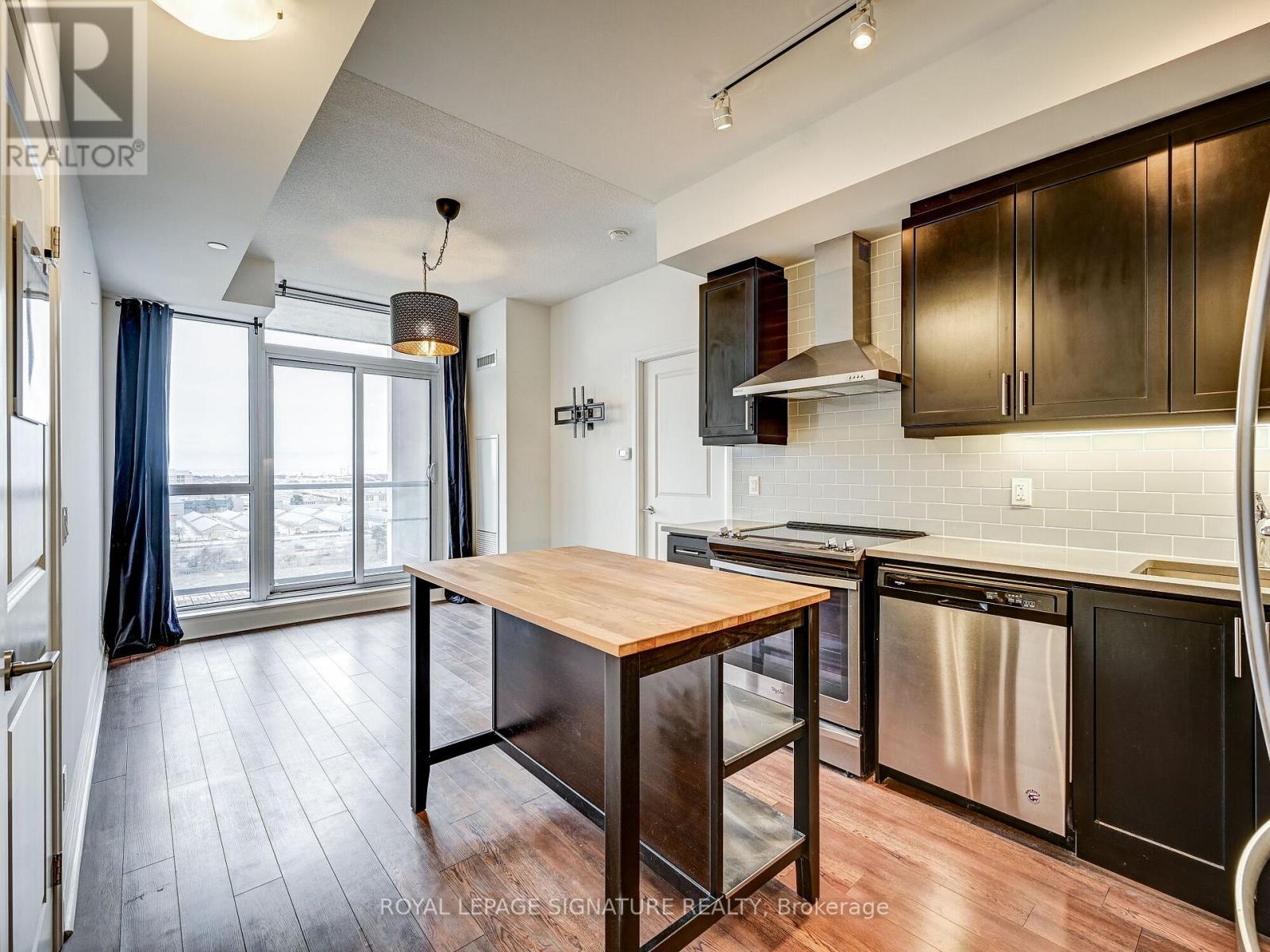 909 - 17 Zorra Street, Toronto, Ontario  M8Z 0C8 - Photo 8 - W12709872