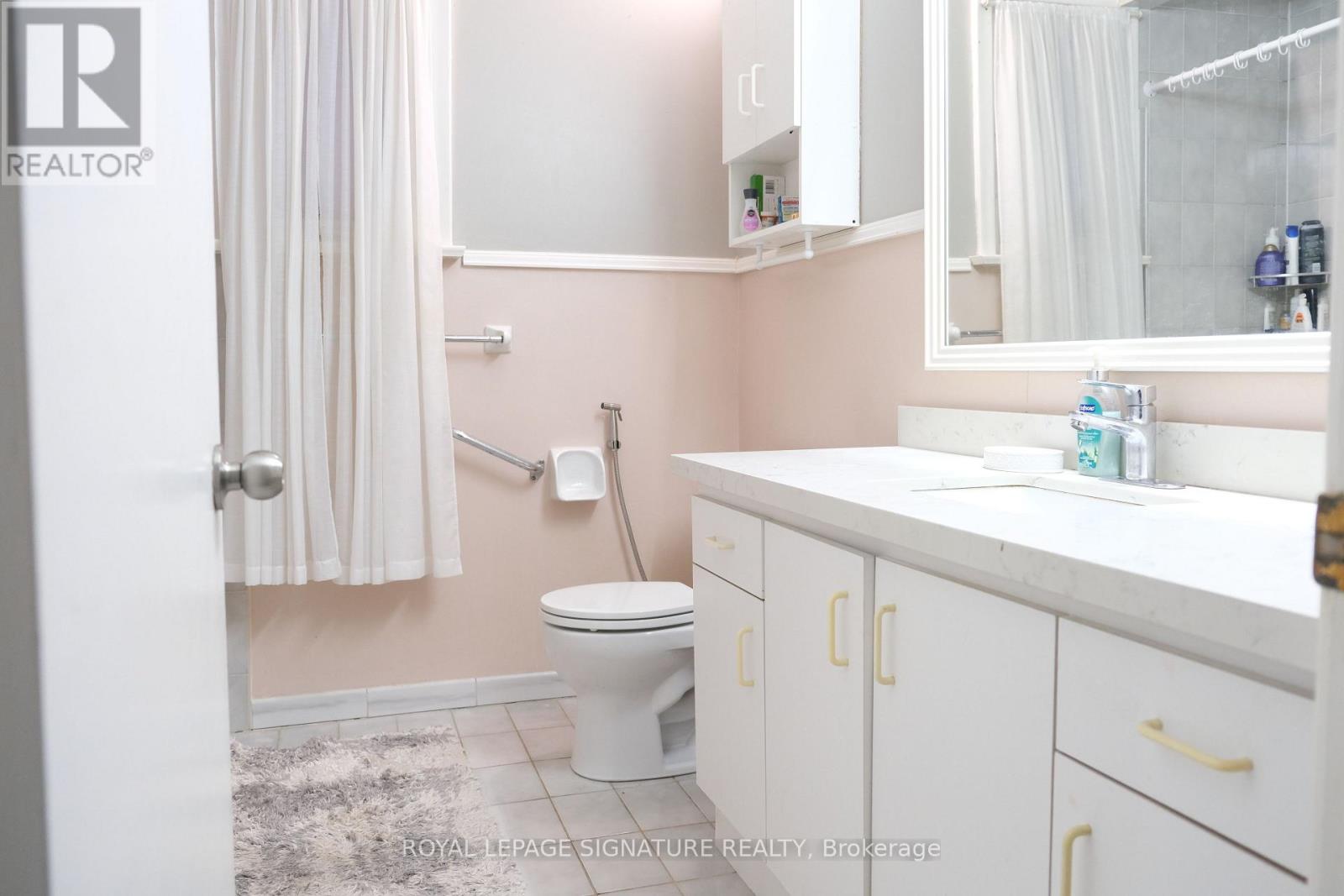 11 Blaydon Avenue, Toronto, Ontario  M3M 2C9 - Photo 12 - W12709882