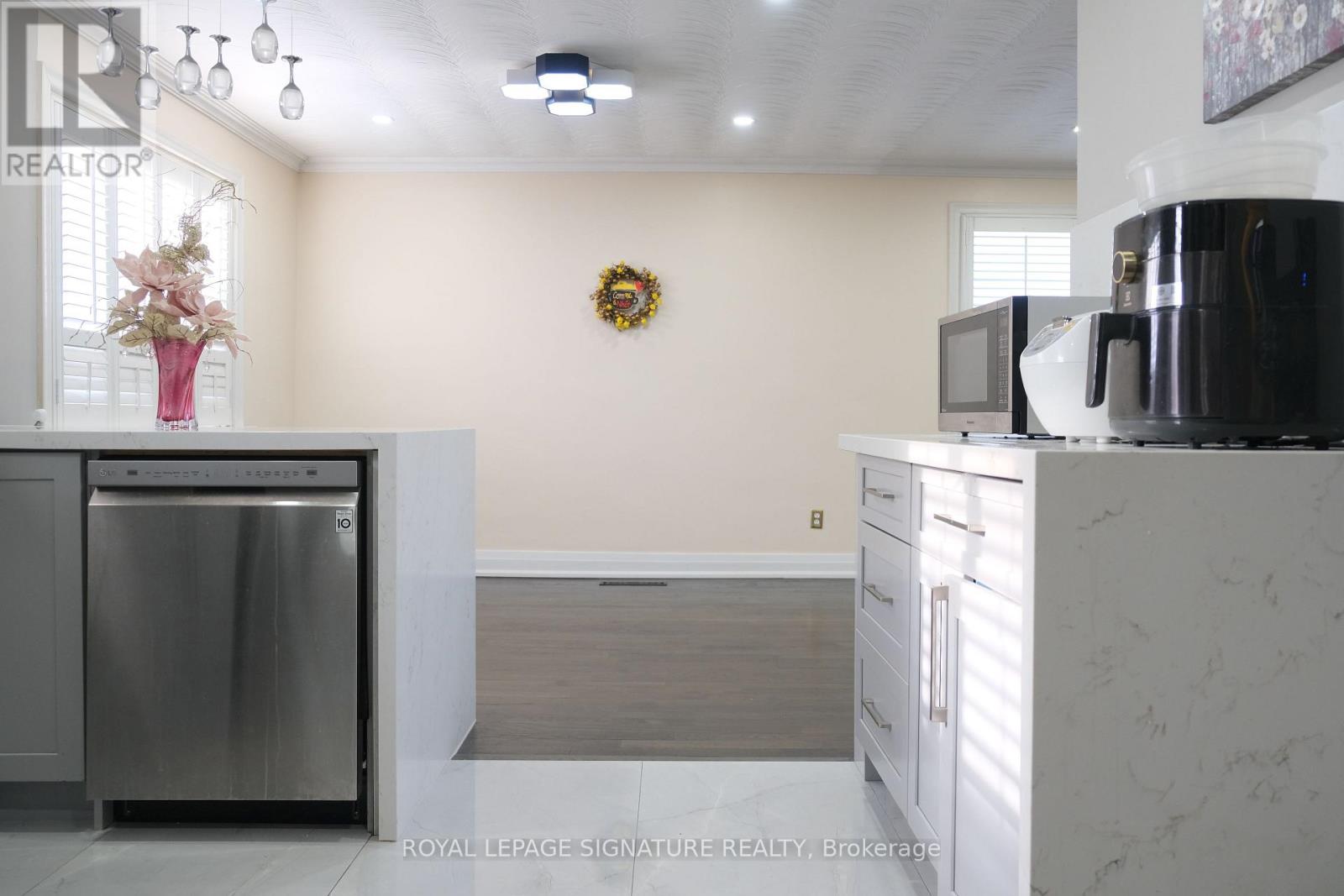 11 Blaydon Avenue, Toronto, Ontario  M3M 2C9 - Photo 14 - W12709882