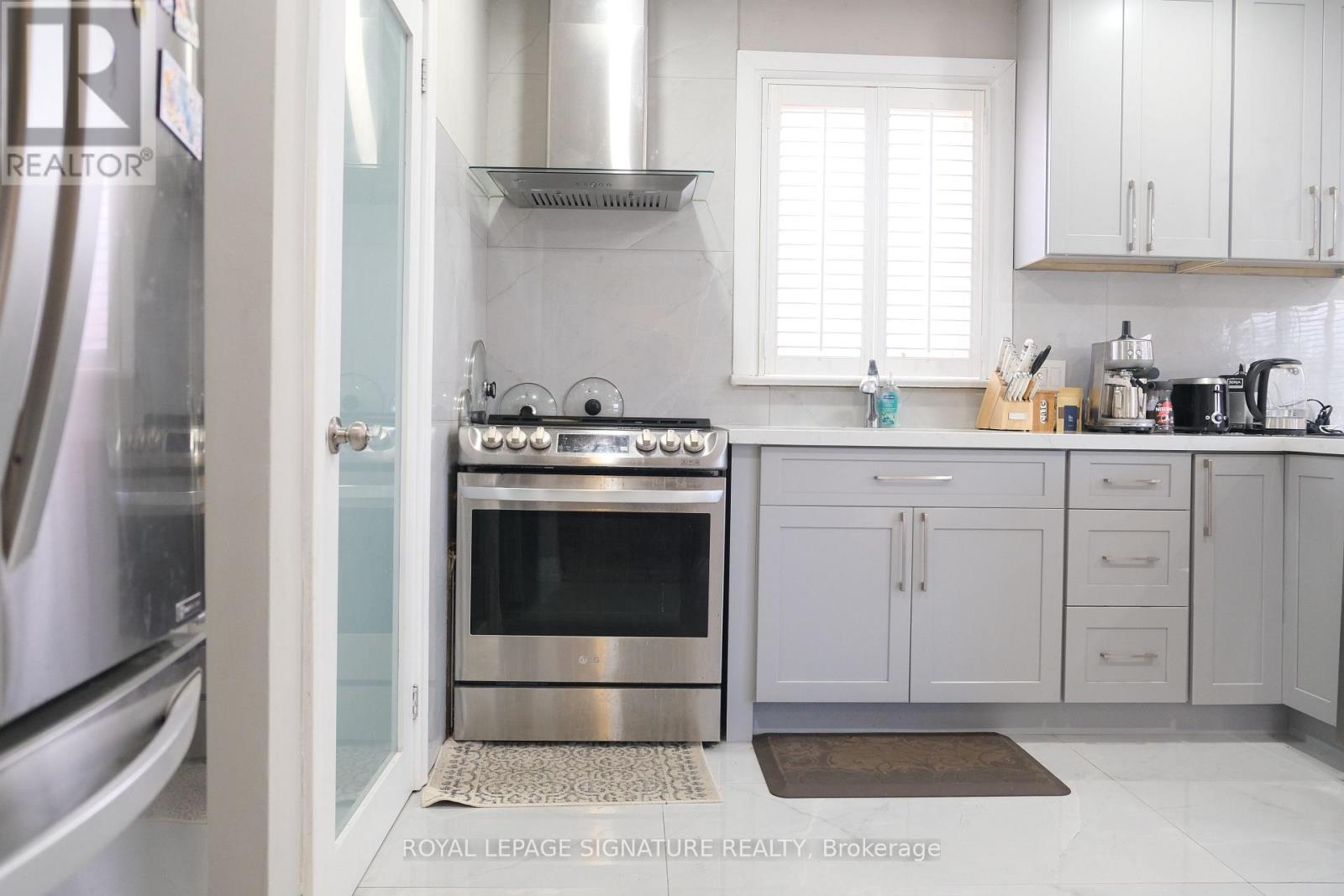 11 Blaydon Avenue, Toronto, Ontario  M3M 2C9 - Photo 15 - W12709882