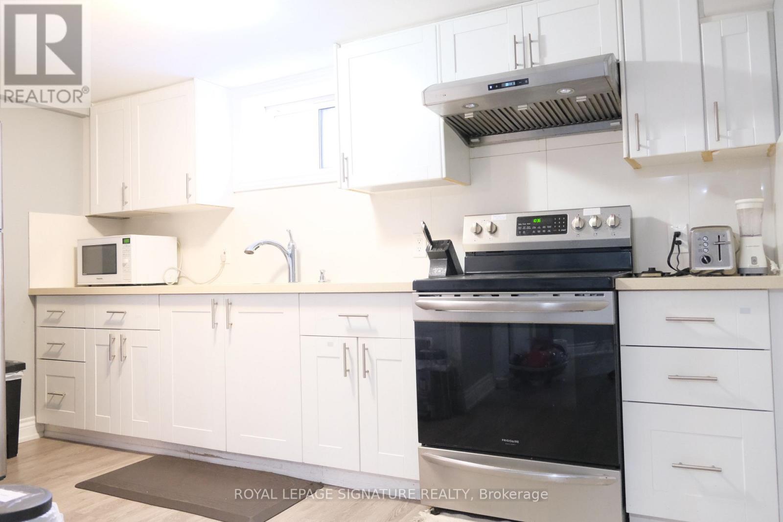 11 Blaydon Avenue, Toronto, Ontario  M3M 2C9 - Photo 26 - W12709882