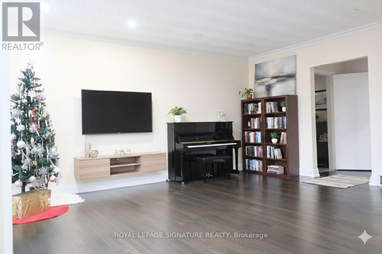 11 Blaydon Avenue, Toronto, Ontario  M3M 2C9 - Photo 5 - W12709882