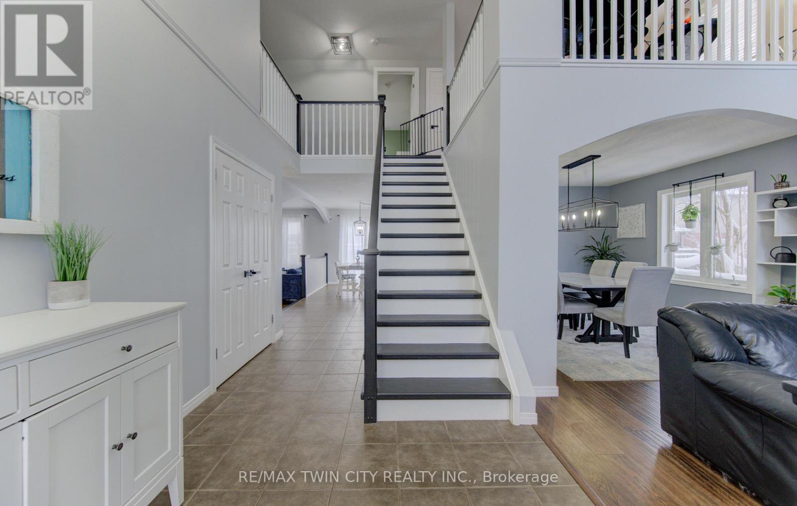 21 West Tree Drive, Waterloo, Ontario  N0B 1M0 - Photo 4 - X12709768