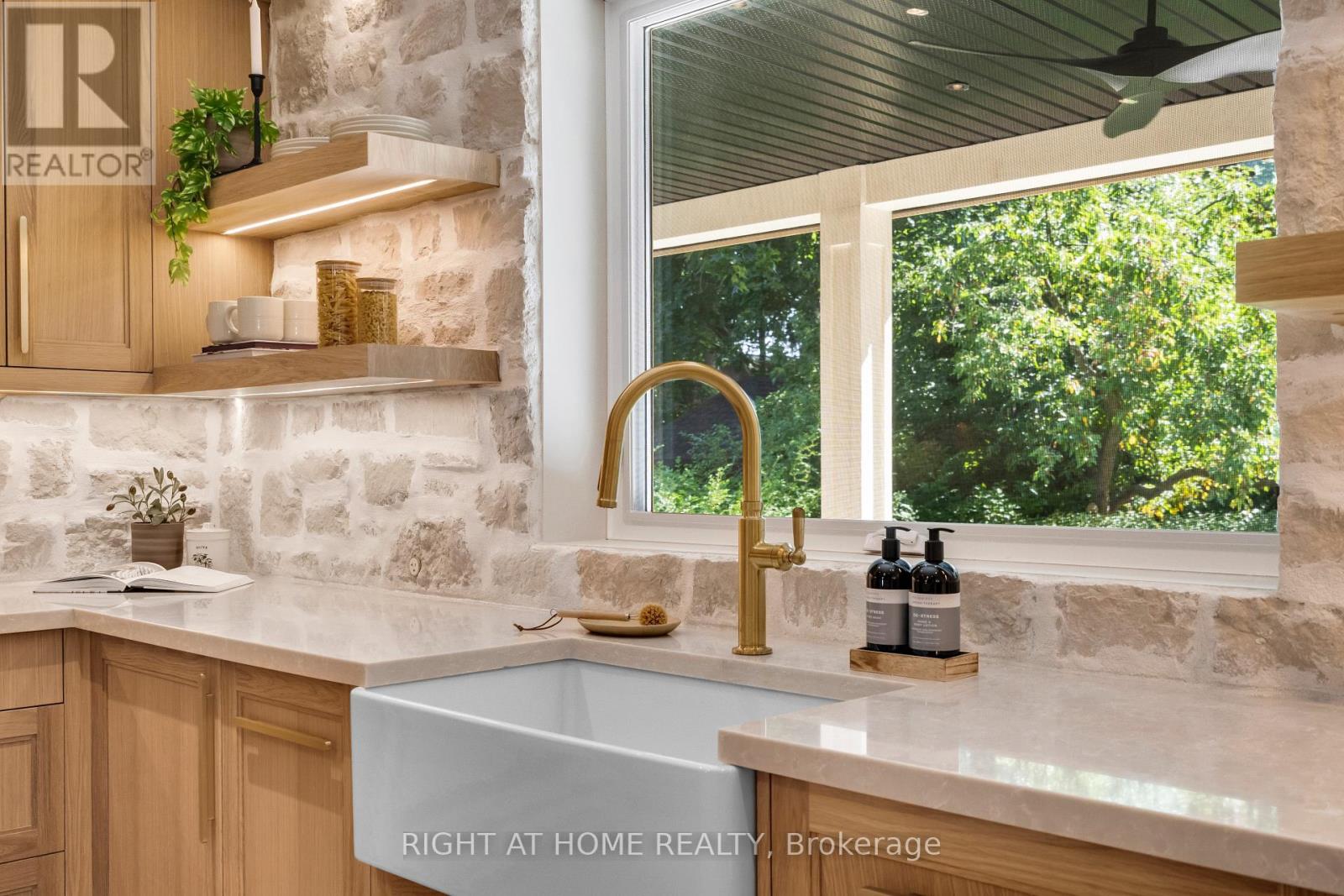 393 Hess Street S, Hamilton, Ontario  L8P 3R2 - Photo 13 - X12709804