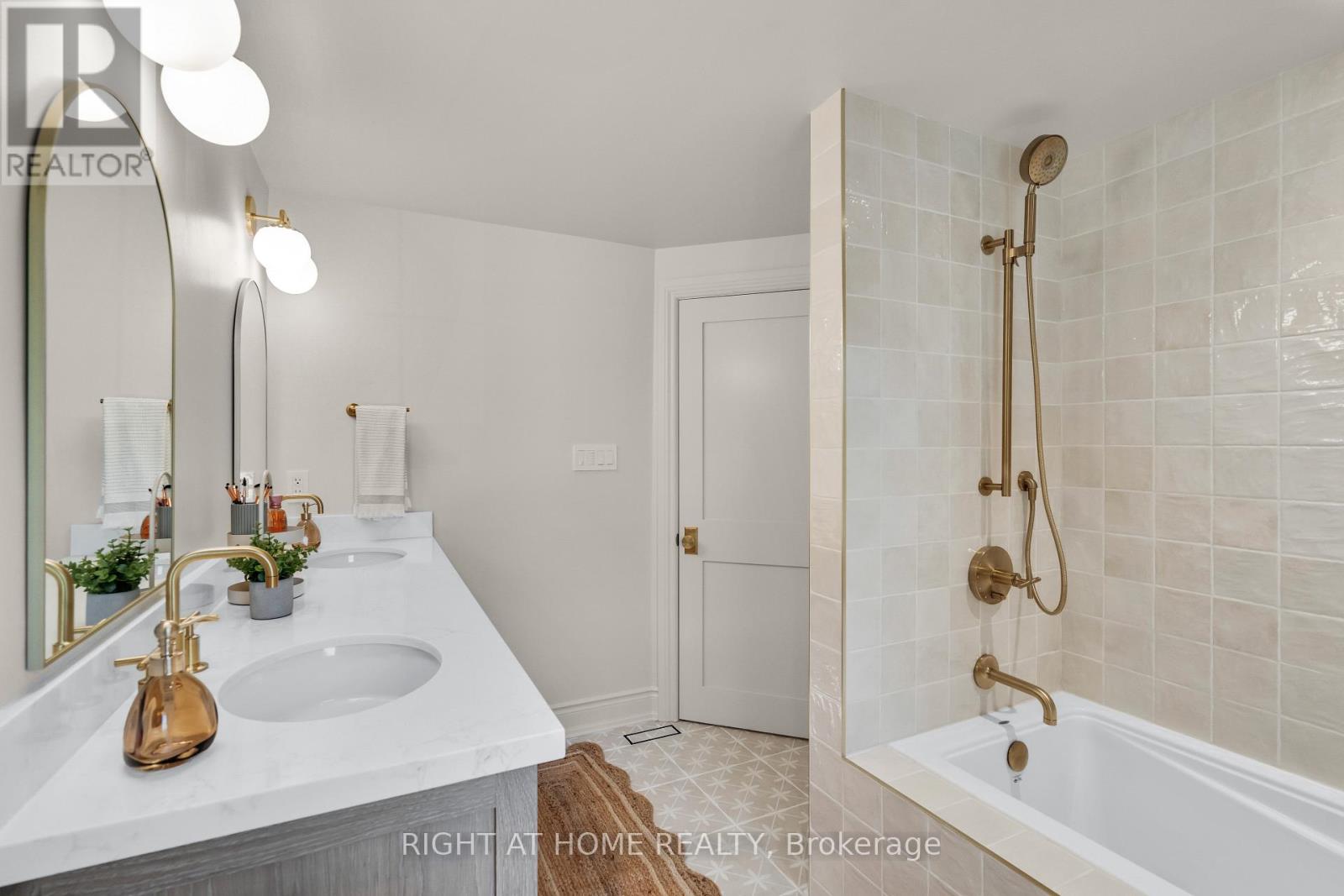 393 Hess Street S, Hamilton, Ontario  L8P 3R2 - Photo 28 - X12709804