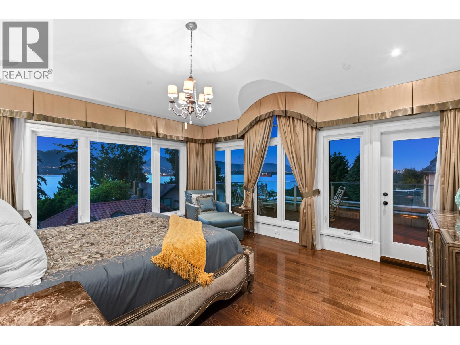 Listing Picture 11 of 22 : 4651 SIMPSON AVENUE, Vancouver / 溫哥華 - 魯藝地產 Yvonne Lu Group - MLS Medallion Club Member