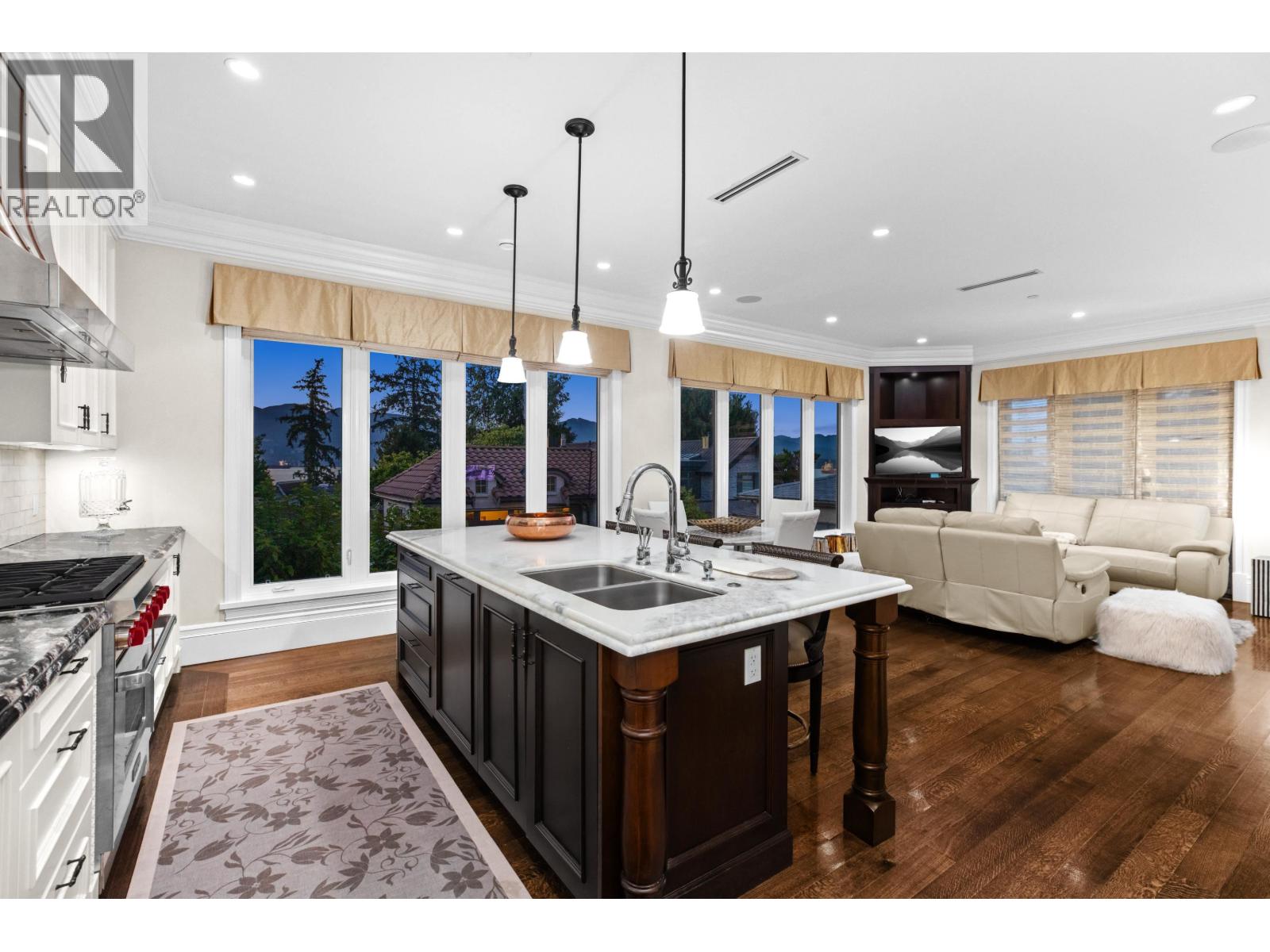 Listing Picture 4 of 22 : 4651 SIMPSON AVENUE, Vancouver / 溫哥華 - 魯藝地產 Yvonne Lu Group - MLS Medallion Club Member