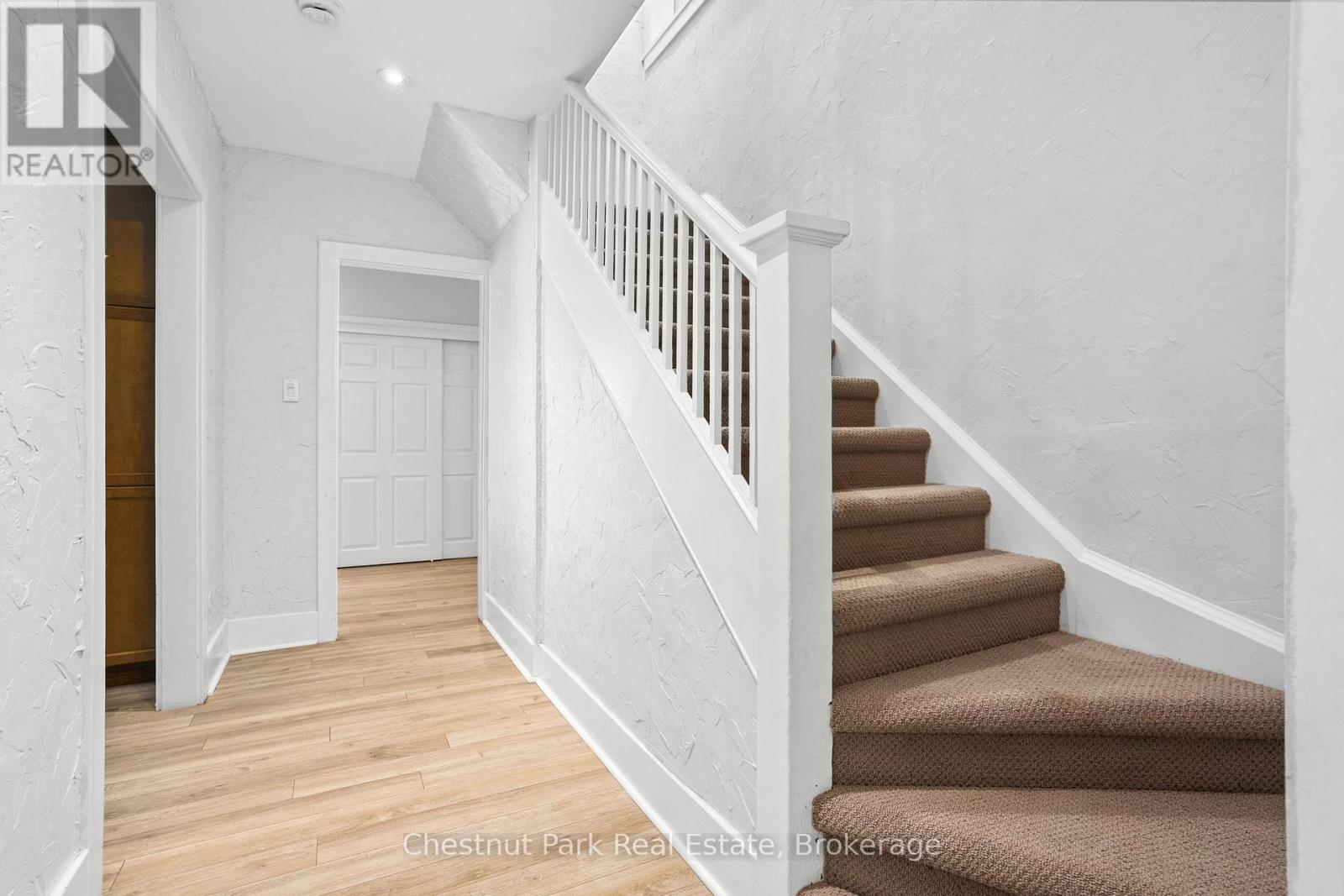 615 Bay Street, Gravenhurst, Ontario  P1P 1G8 - Photo 23 - X12629788