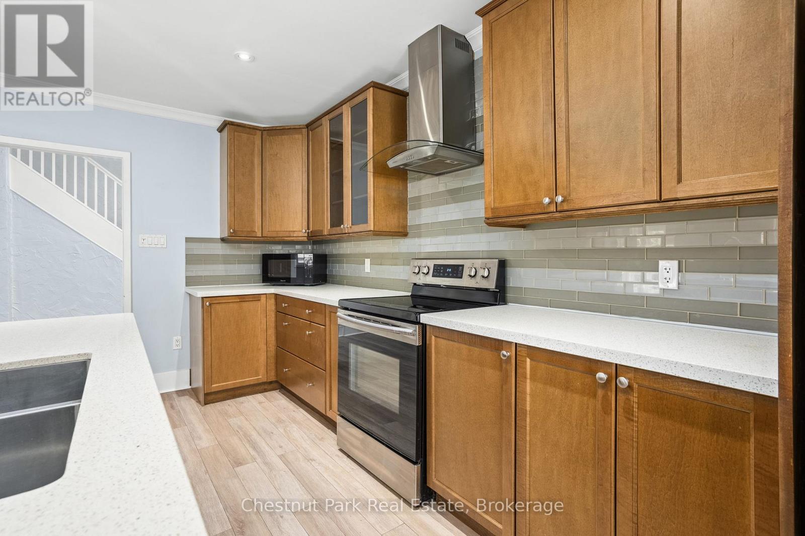 615 Bay Street, Gravenhurst, Ontario  P1P 1G8 - Photo 14 - X12629788