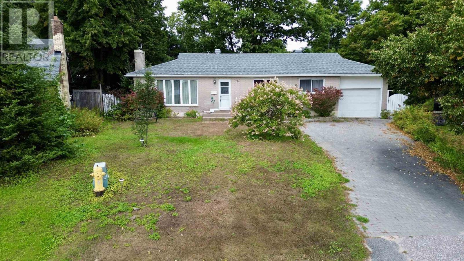 21 Bracken Pl, Elliot Lake, Ontario  P5A 1L5 - Photo 3 - SM253221