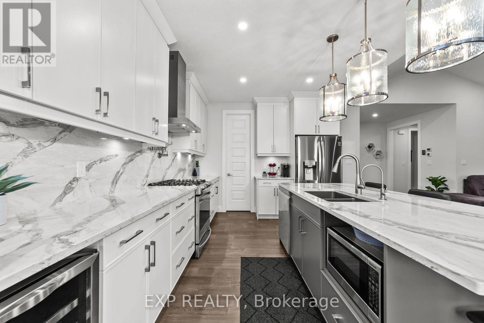 6572 Calvert Drive, Strathroy-Caradoc, Ontario  N7G 3H5 - Photo 10 - X12709990