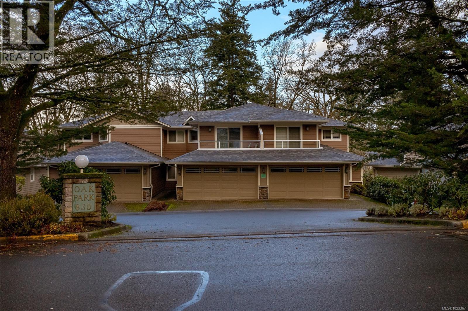 5 830 Rogers Ave, Saanich, British Columbia