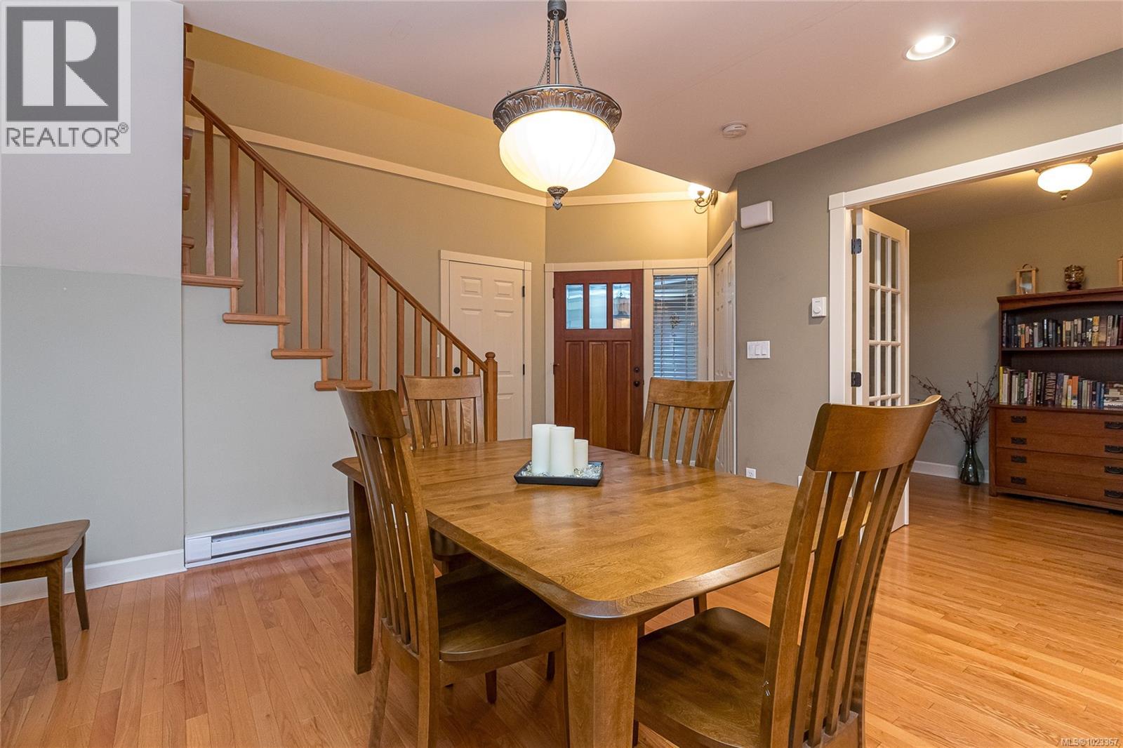 5 830 Rogers Ave, Saanich, British Columbia  V8X 3P9 - Photo 13 - 1023367