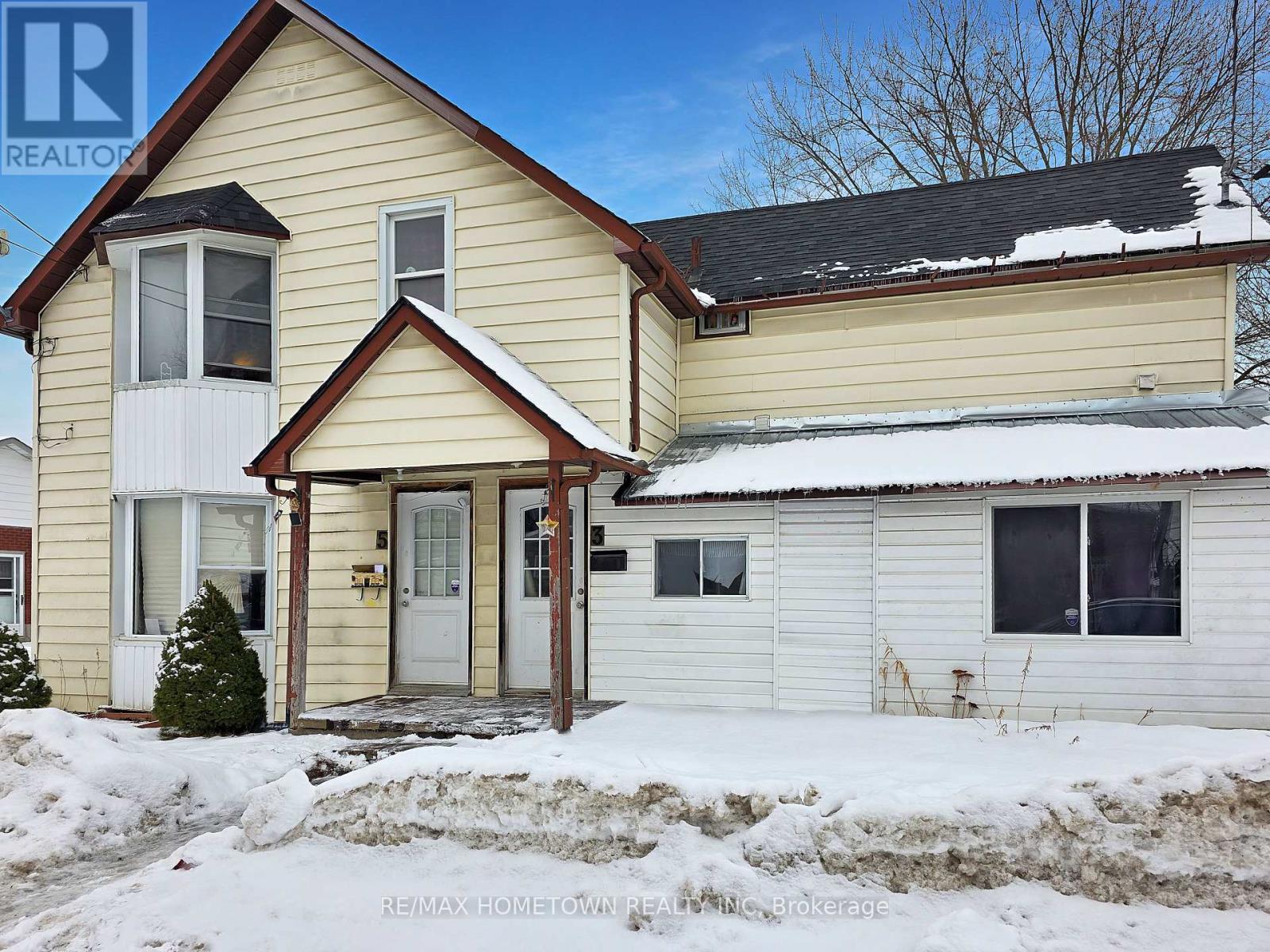 5 Robinson Avenue, Smiths Falls, Ontario  K7A 1K3 - Photo 1 - X12710042