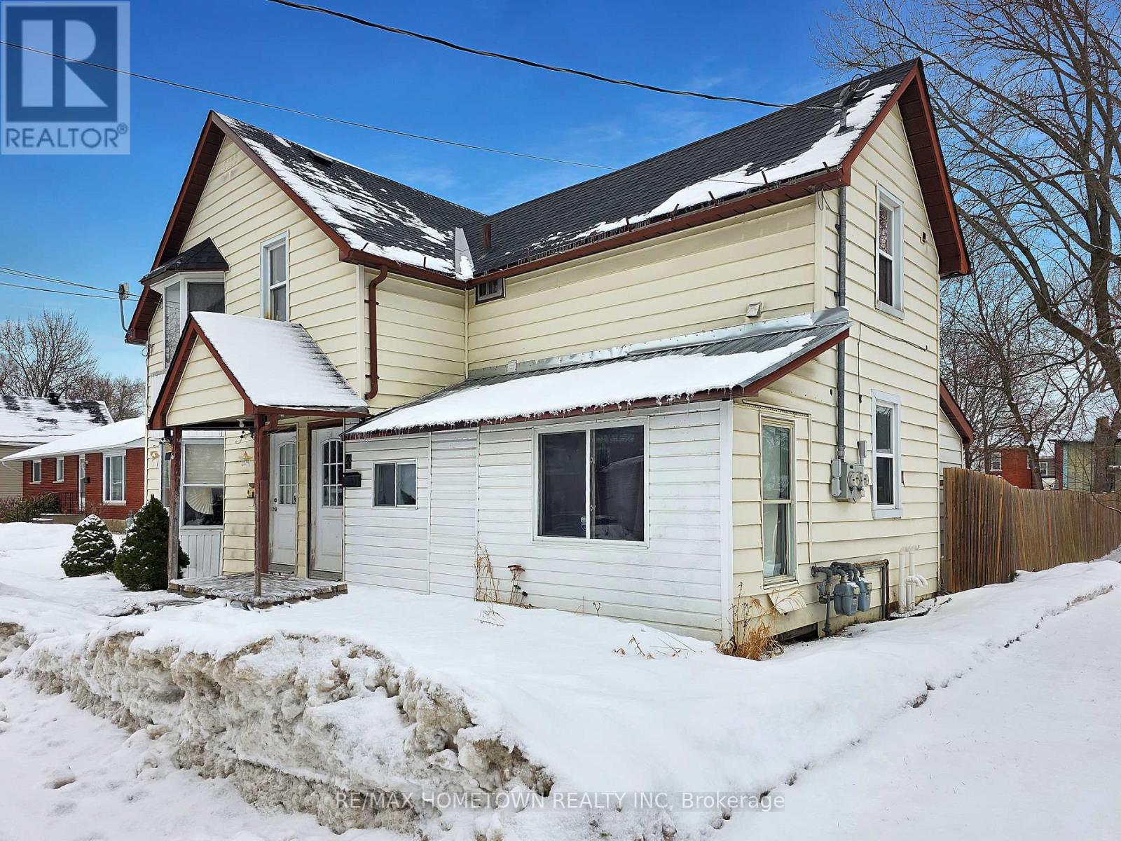 5 Robinson Avenue, Smiths Falls, Ontario  K7A 1K3 - Photo 2 - X12710042